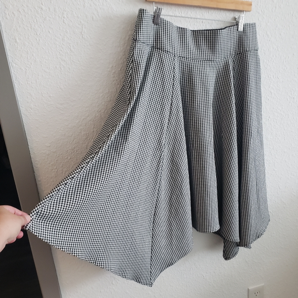 Lane Bryant Asymmetrical Houndstooth Skirt Elastic Waist size 14/16 - Picture 3 of 5